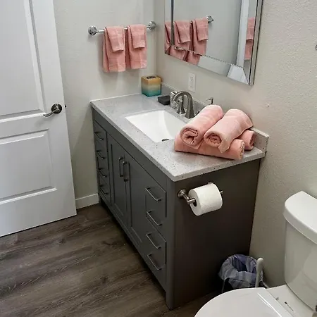 Anchorage Midtown Apartment-Wyoming 2